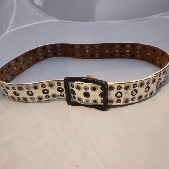 Y2K Distressed White Leather Studded Belt - Picture 4 of 9
